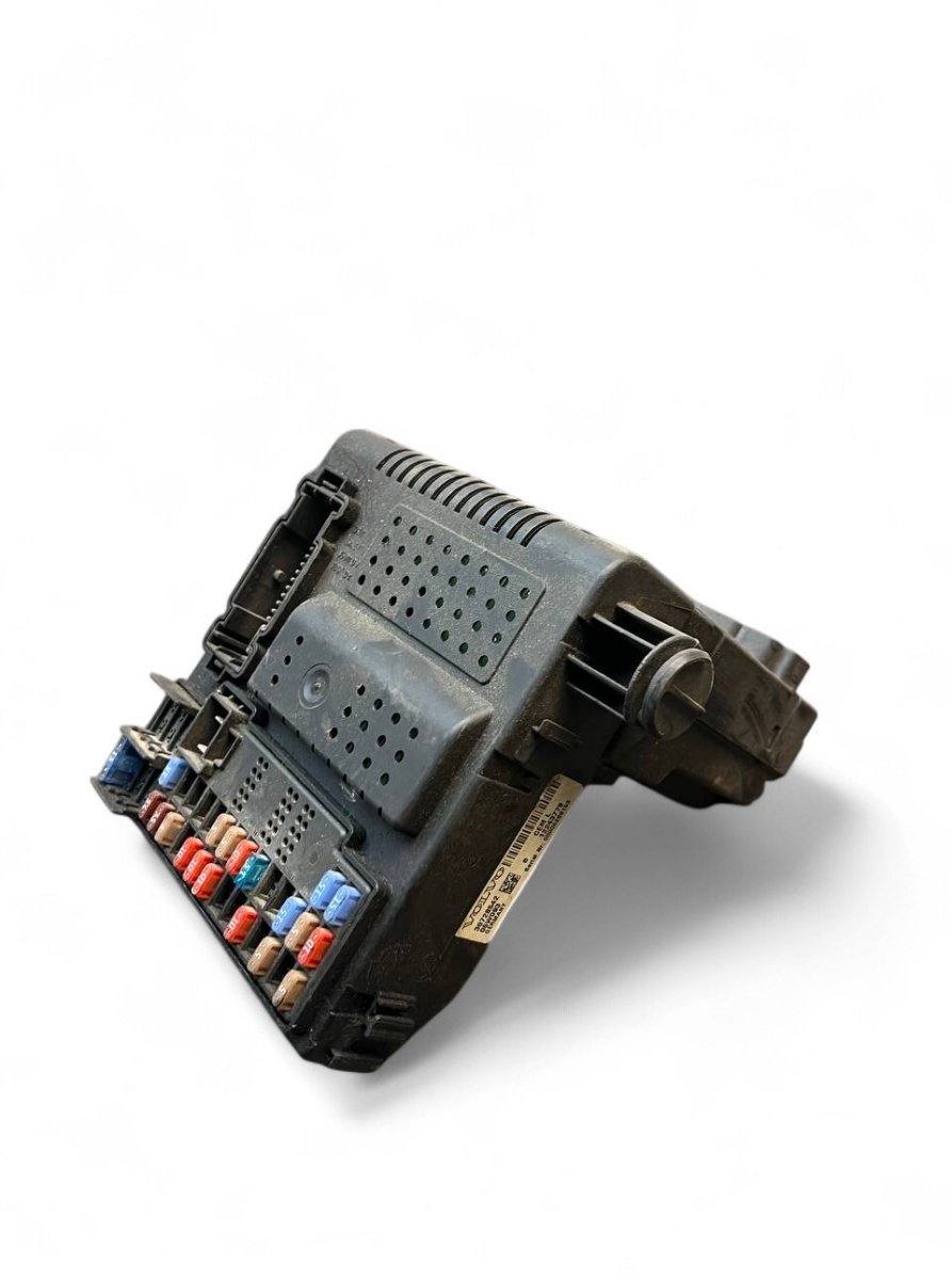 Volvo V70 Fuse box 30728542 Fuse box VOLVO V70 II / XC70 I (P80) (...