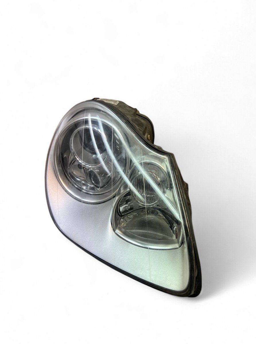 Porsche Cayenne headlight right 89306369 7L5941006AA 95563115851 Headlight righ...