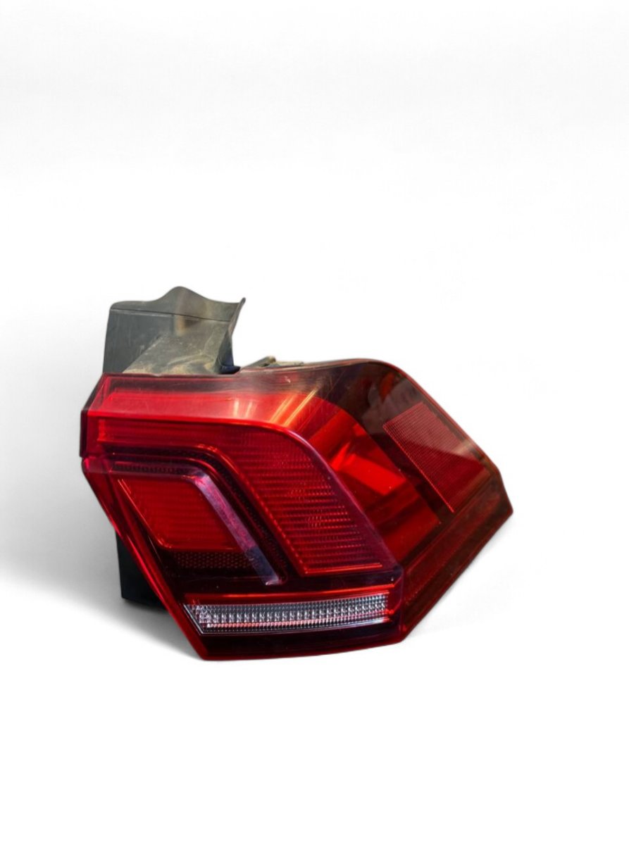 Volkswagen Tiguan Tail light, right 5NA945096C 5NA945096E Tail light, right VW TIGU...