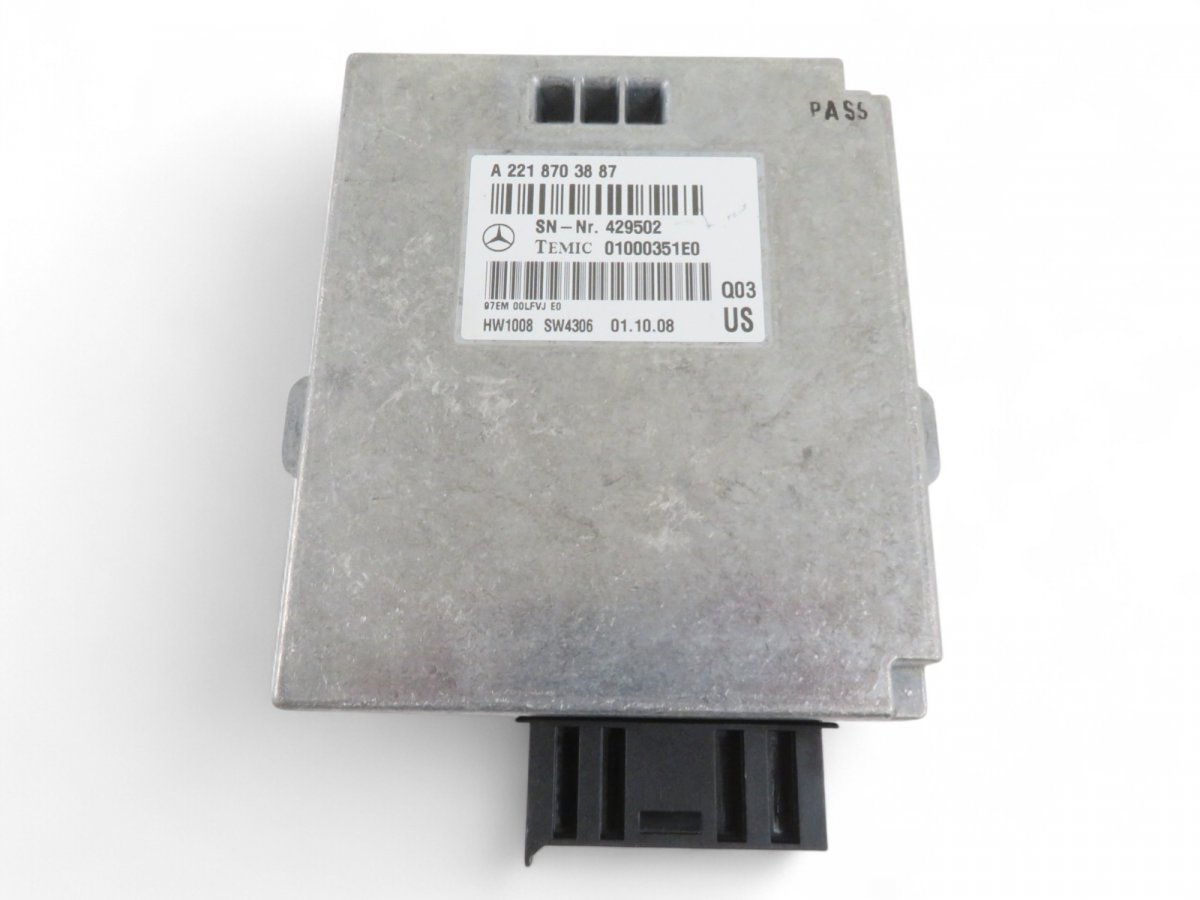 Mercedes-Benz C (W204) Voice control control unit A2218703887 Voice control control unit MERCEDES...