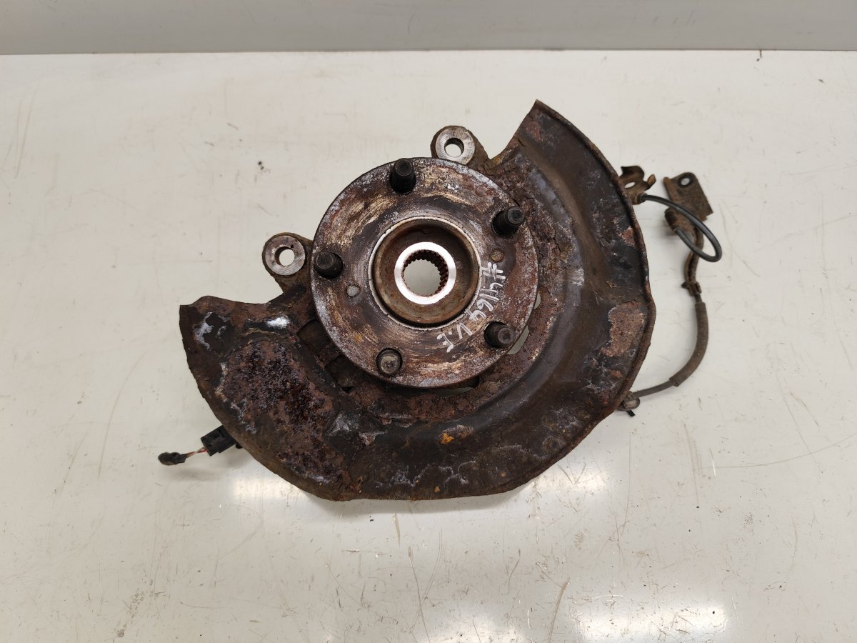 Toyota Auris Wheel bearing housing front left 4321205090 Wheel bearing housing front left TOY...