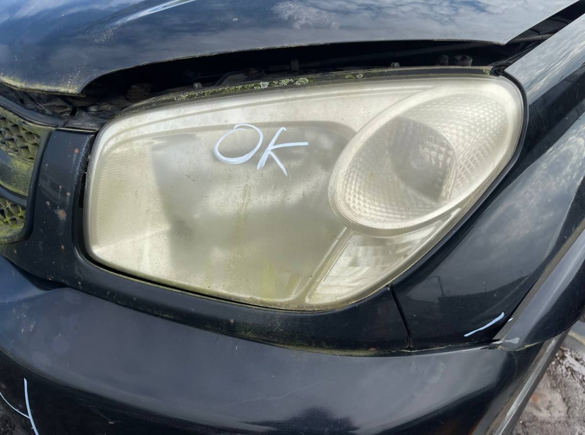Toyota RAV4 (XA20) ajovalo (vasen) Headlight left TOYOTA RAV 4 II (XA20) (2000-200...