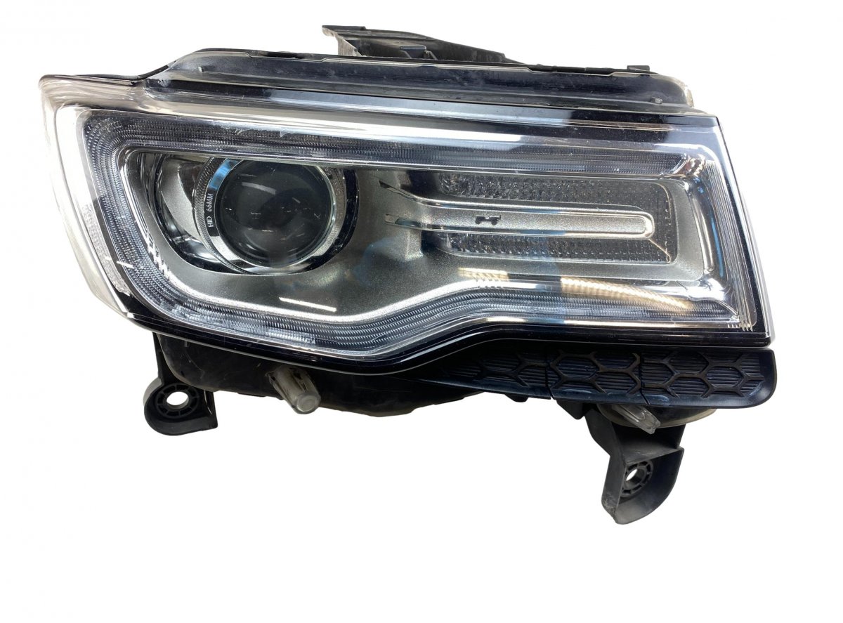 Jeep Grand Cherokee (WK) ajovalo (oikea) 68111036AE Headlight right JEEP GRAND CHEROKEE ...