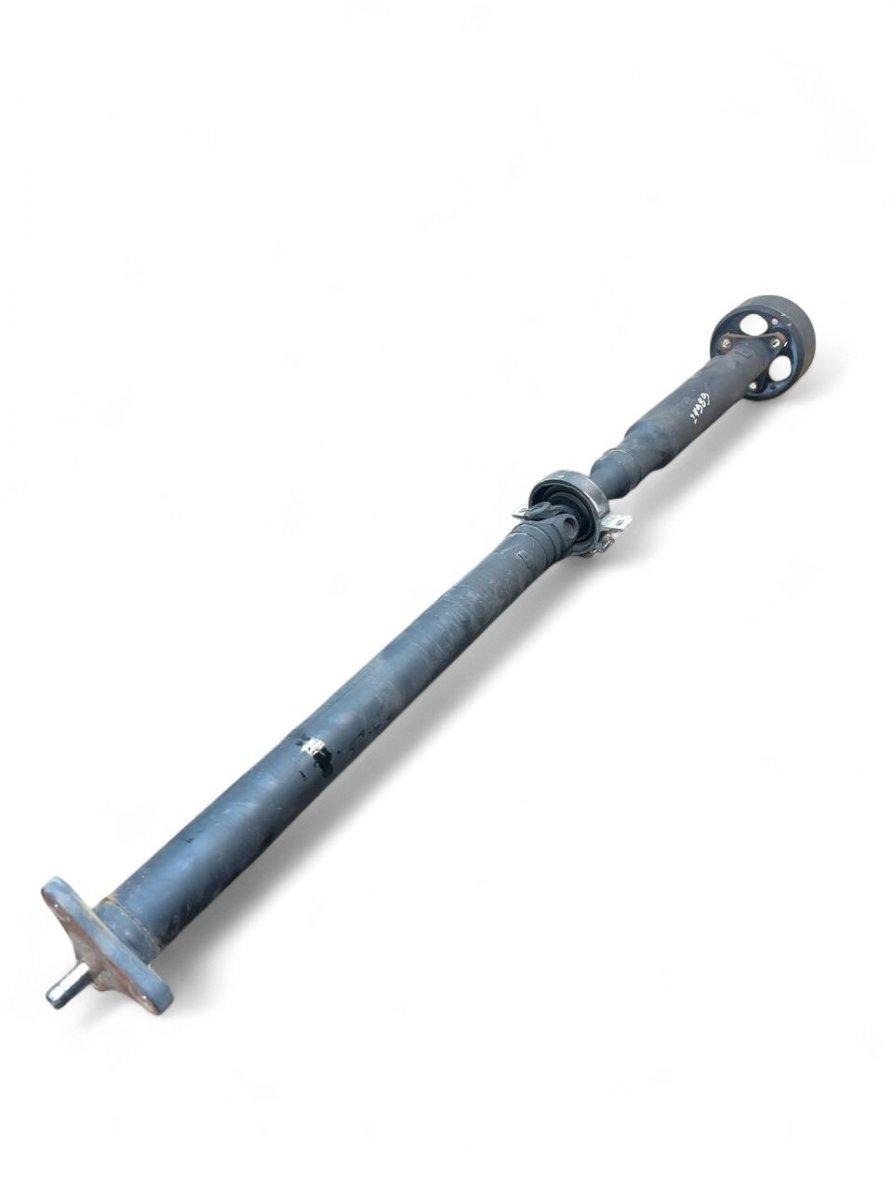 BMW 5 (F10 / F11) Propeller Shaft Complete 7633480 26107633480 Propeller Shaft Complete BM...