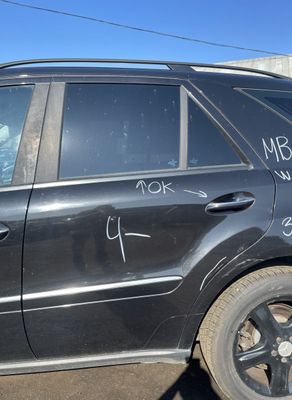 1647300105 Aizmugurējās kreisās puses durvis MERCEDES-BENZ ML-CLASS (W164) (2005-2011)