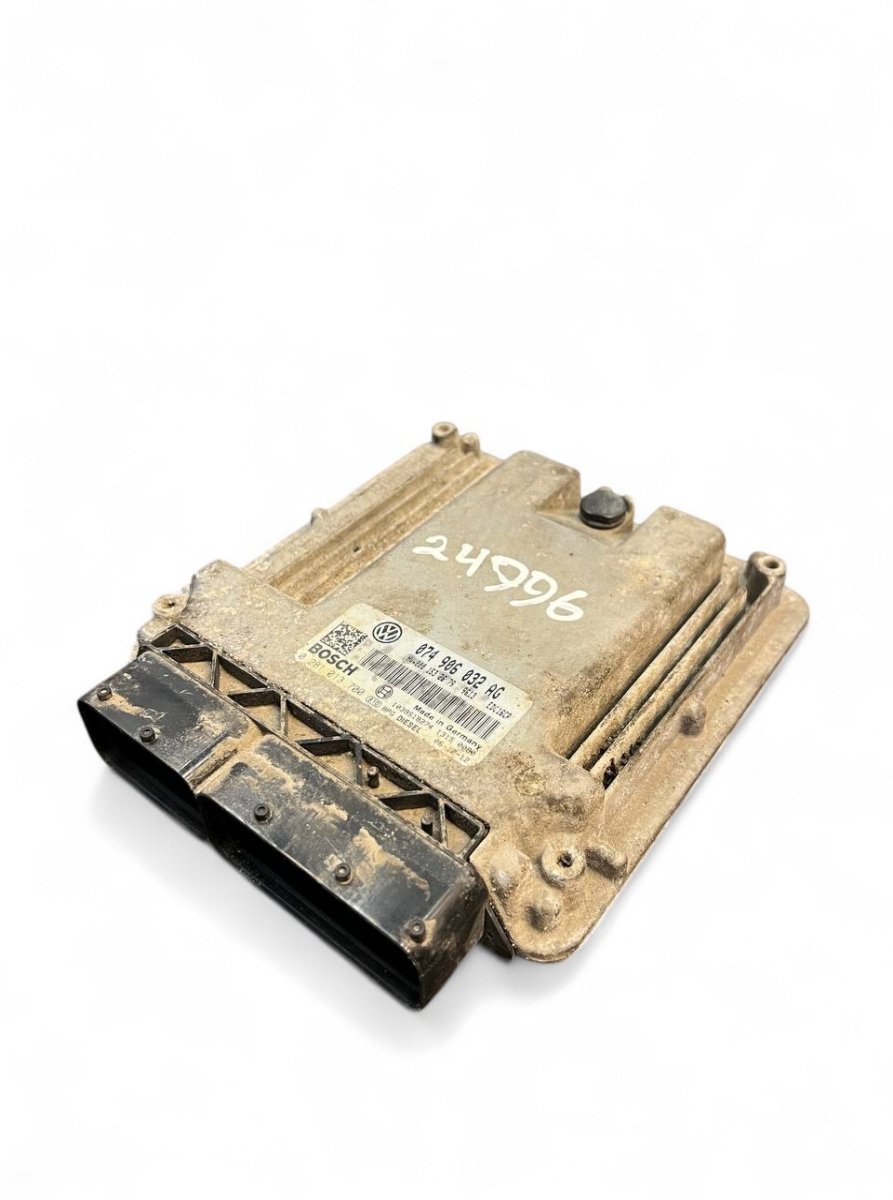 Volkswagen Crafter Engine Control Unit / module (ECU) 074906032AG 0281013700 074906032AP 074906032AT ...