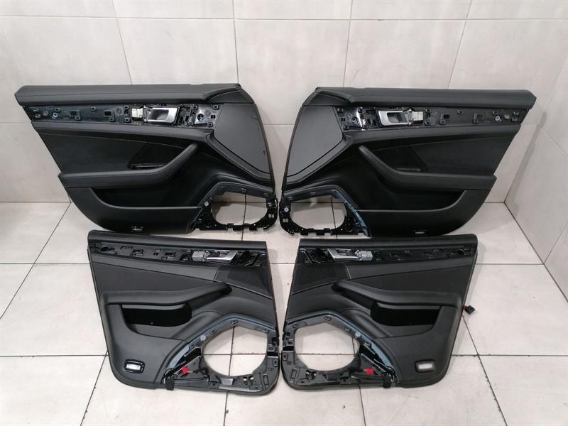Porsche Panamera Porsche Panamera 971 door card set set leather door panel set full leather Body type: Hatchback
Fuel: Petrol