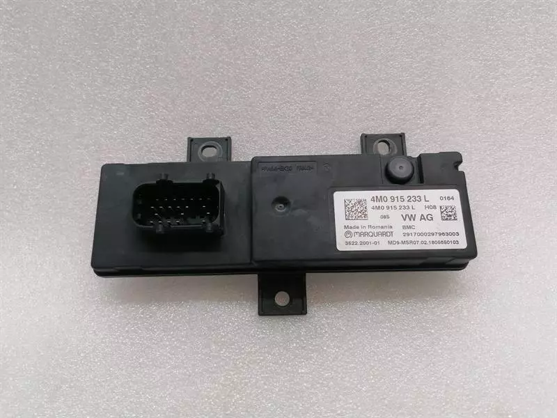Porsche Panamera Porsche Panamera 971 electronic module 4M0915233L control unit battery module Body type: Hatchback
Fuel: Petrol