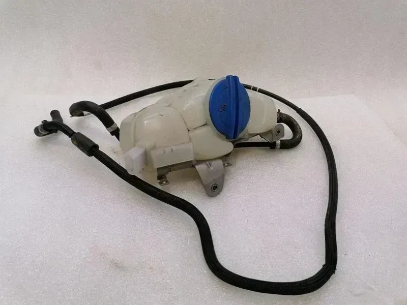 Porsche Panamera Porsche Panamera 971 expansion tank 971121407A expansion tank cooling water Body type: Hatchback
Fuel: Petrol