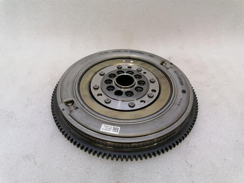 Porsche Panamera Porsche Panamera 971 Flywheel 971105266 Flywheel DGP 2.9 V6 PDK Body type: Hatchback
Fuel: Petrol