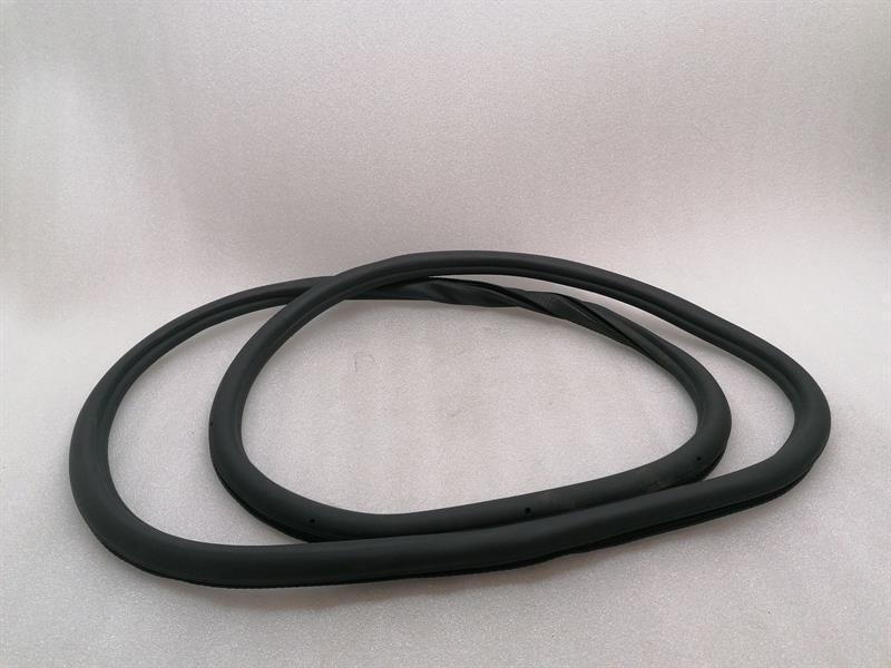 Porsche Panamera PORSCHE Panamera 971 rear left door seal 971833721 rear left door seals Body type: Hatchback
Fuel: Petrol