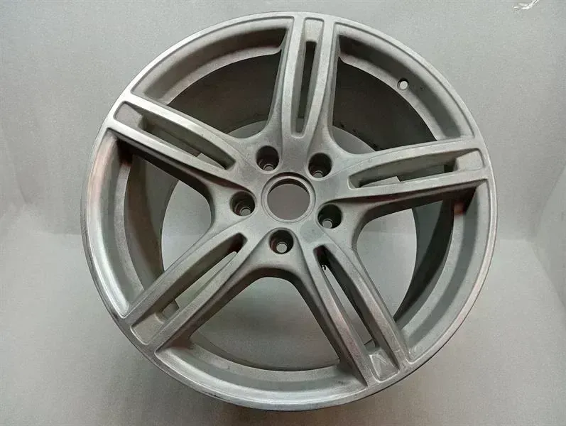 Porsche Panamera Porsche Panamera 971 Alloy Wheel 971601025H Alloy Wheel Body type: Hatchback
Fuel: Petrol