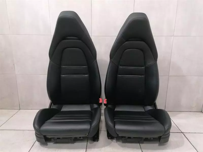 Porsche Panamera Porsche Panamera 971 12-WAY 12-WAY SEATS SEATS LEATHER BLACK HEATED Body type: Hatchback
Fuel: Petrol