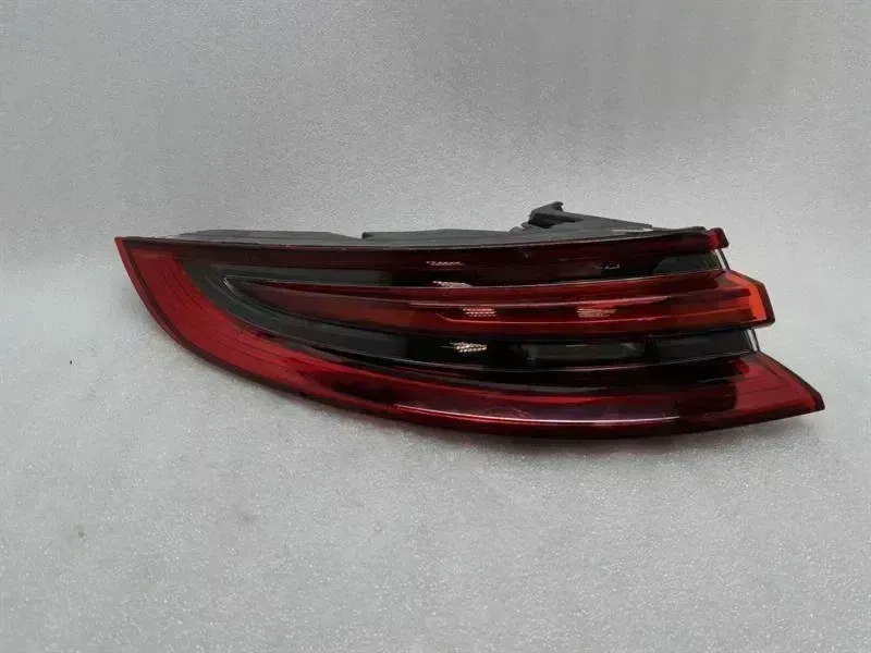 Porsche Panamera Porsche Panamera 971 left rear light 971945091B defects tail light rear left Body type: Hatchback
Fuel: Petrol