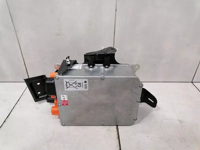 Porsche Panamera Porsche Panamera 971 Electronic CHARGER 5QE915682R Control Unit Charger Body type: Hatchback
Fuel: Petrol