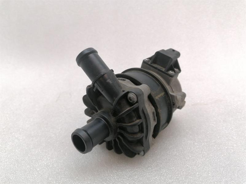 Porsche Panamera Porsche Panamera 971 Additional Cooling Pump 80A965567 Coolant Pump Pump Body type: Hatchback
Fuel: Petrol