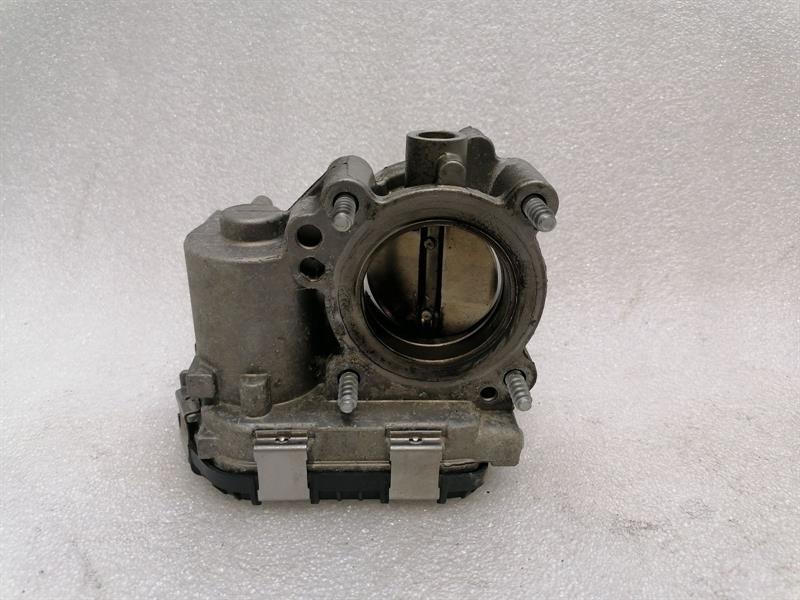 Porsche Panamera Porsche Panamera 971 Throttle Body 06M133062J Throttle Body type: Hatchback
Fuel: Petrol