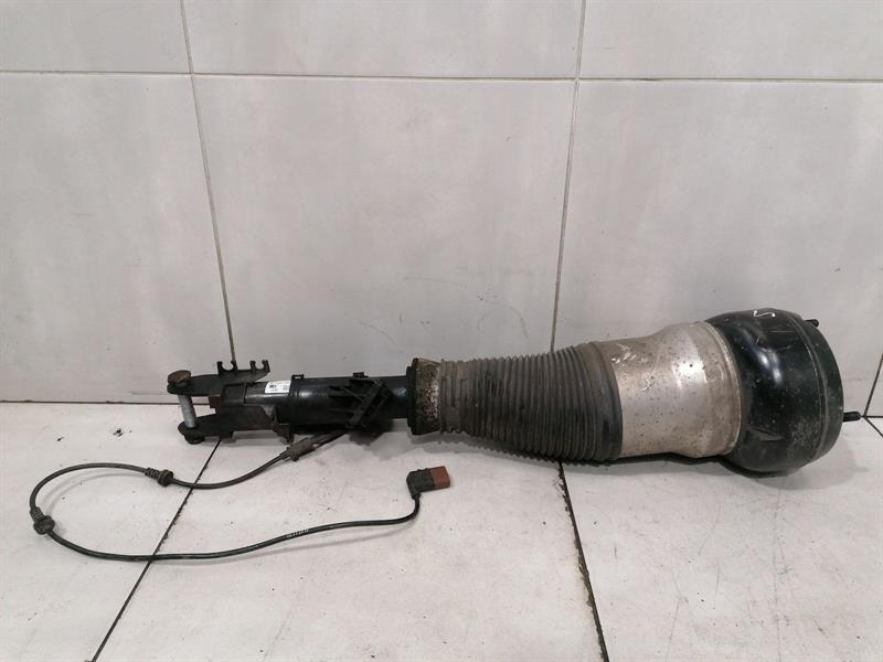 Mercedes-Benz A (W176) Mercedes Airmatic W222 Shock Absorber Front A2223201900 Front Shock Absorber Body type: Saloon
Fuel: Diesel