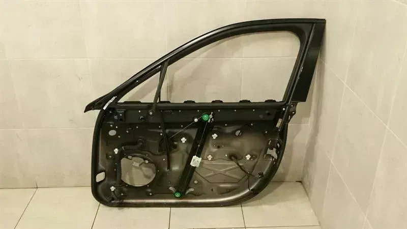 Porsche Panamera Porsche Panamera 970 Left Front Door Winder 97053720100 Front Left Window Body type: Saloon
Fuel: Diesel