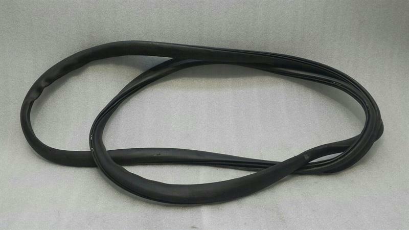 Porsche Panamera Porsche Panamera 970 Boat Lid Seal 97051261102 Tailgate Seals Body type: Saloon
Fuel: Diesel