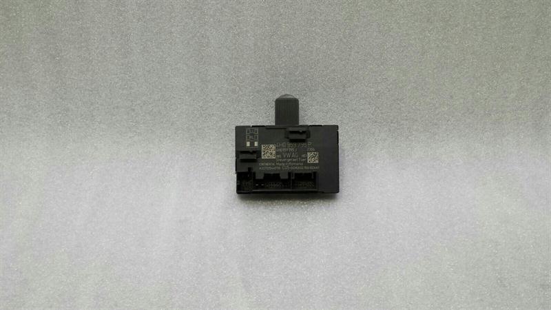 Porsche Panamera Porsche Panamera 970 rear left door module 4H0959795P door control unit rear Li Body type: Saloon
Fuel: Diesel