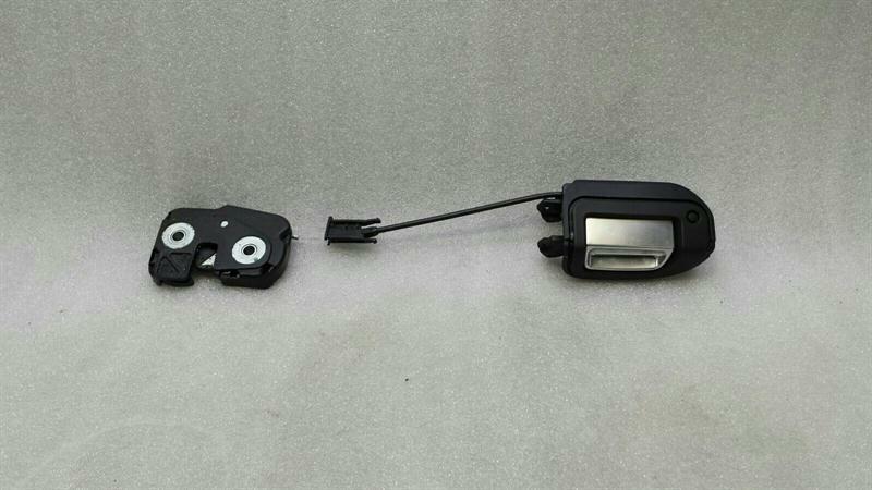Porsche Panamera Porsche Panamera 970 rear left seat lock backrest lock left Body type: Saloon
Fuel: Diesel