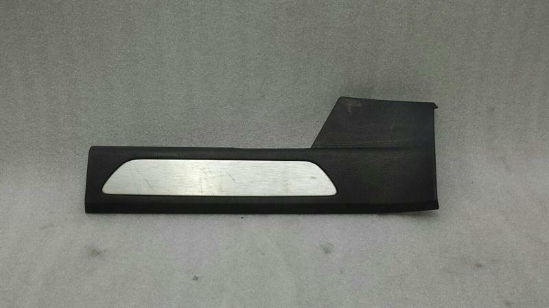 Porsche Panamera Porsche Panamera 970 rear left door sill 970555519 entry sill rear left Body type: Saloon
Fuel: Diesel