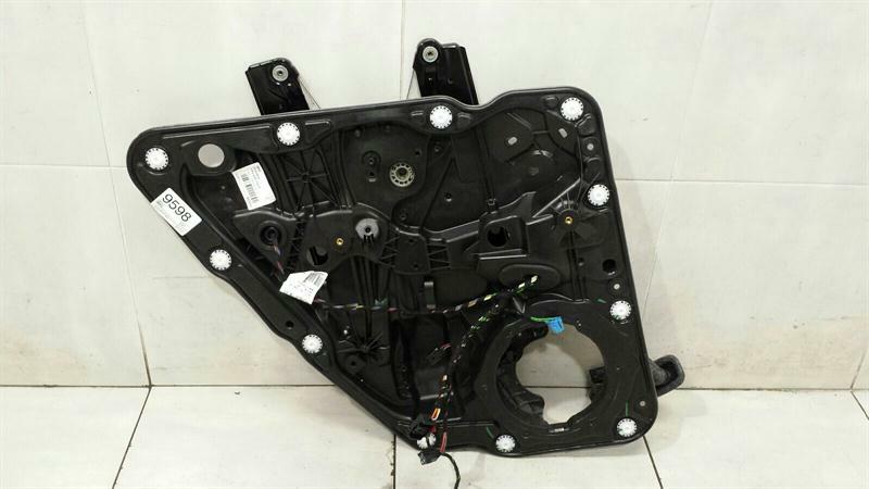 Porsche Cayenne Porsche Cayenne 958 92A RLH Door Winder 7P5839755C Window Regulator Rear Left Body type: SUV
Fuel: Diesel