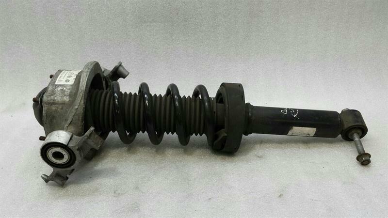 Porsche Cayenne Porsche Cayenne 958 92A Shock Absorber RRH 95833305100 Rear Shock Absorber Re Body type: SUV
Fuel: Diesel