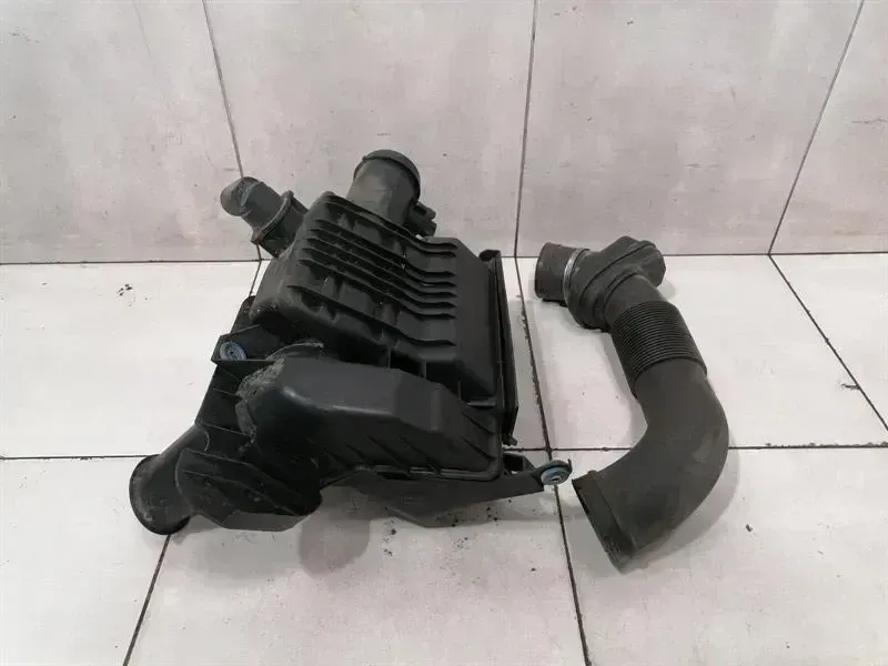Porsche Boxster (986) Porsche Boxster 986 Air Filter Box 99611007111 Air Filter Box 99611002111 Body type: Convertible
Fuel: Petrol