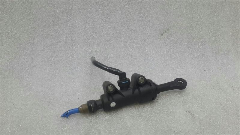 Porsche 911 (996) Porsche 986 996 clutch cylinder 99642317108 clutch cylinder master cylinder Body type: Convertible
Fuel: Petrol