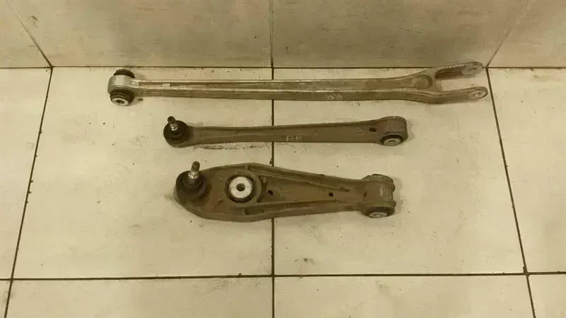 Porsche Boxster (987) Right Rear Wishbone Porsche Cayman 987 right rear wishbone 99733105...