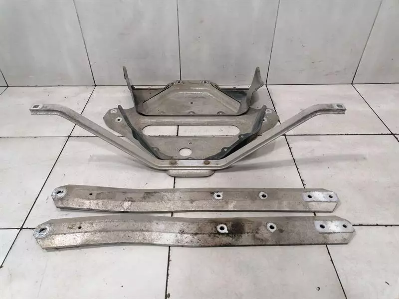 Porsche Boxster (987) Porsche Boxster 987 Holder Bracket 98733126150 Holder Support PDK MK2 Body type: Convertible
Fuel: Petrol