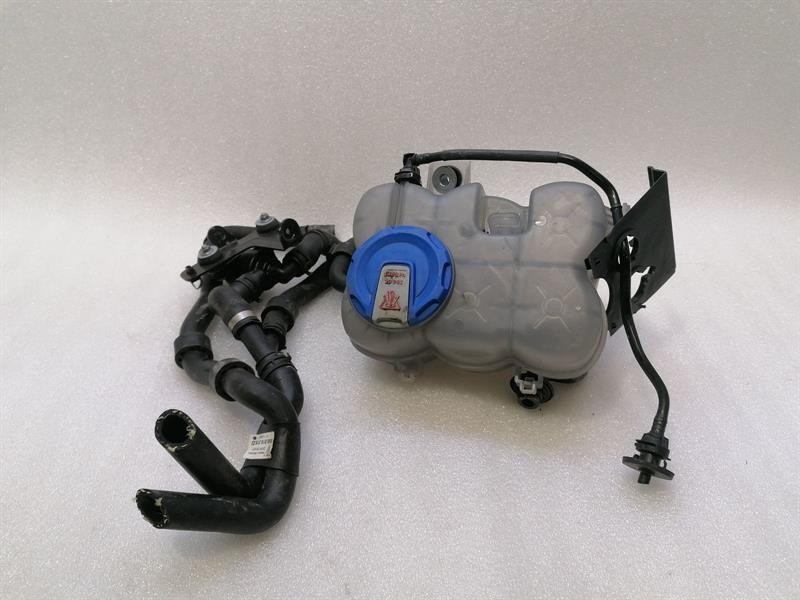 Porsche Macan Expansion Tank