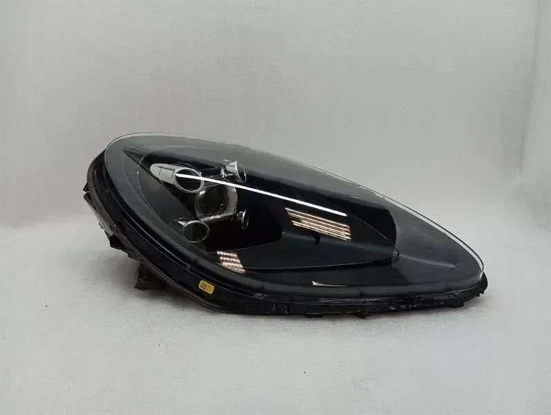 Porsche Macan Right Headlamp 2020 Porsche Macan 95B Right Headlight 95B94101...