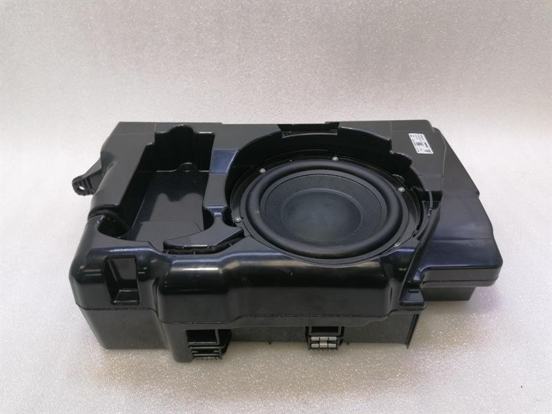 Porsche Macan Porsche Macan 95B Speaker 95B035481B Loudspeaker Subwoofer Bose Body type: SUV
Fuel: Petrol