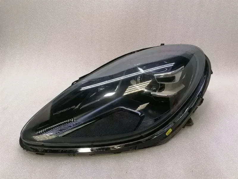 Porsche Macan Left Headlamp 2019 Porsche Macan 95B Left Head Light 95B94100...