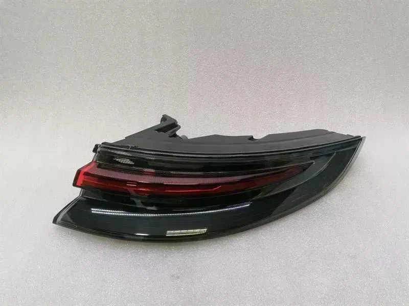 Porsche Panamera Porsche Panamera 971 right light 973945092 tail light rear right defects Body type: Hatchback
Fuel: Petrol