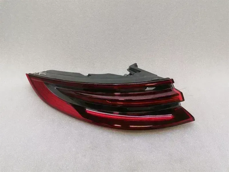 Porsche Panamera Porsche Panamera 971 right rear light 971945091b defect tail light rear RH Body type: Hatchback
Fuel: Petrol