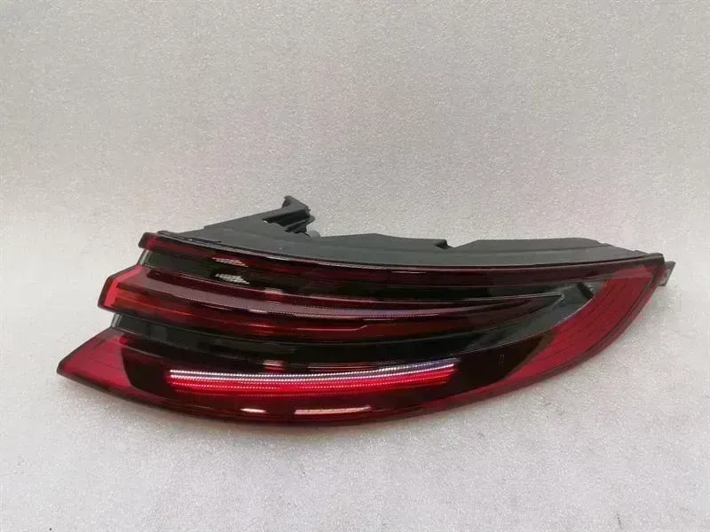 Porsche Panamera Porsche Panamera 971 right rear light 971945092B tail light rear right Body type: Hatchback
Fuel: Petrol