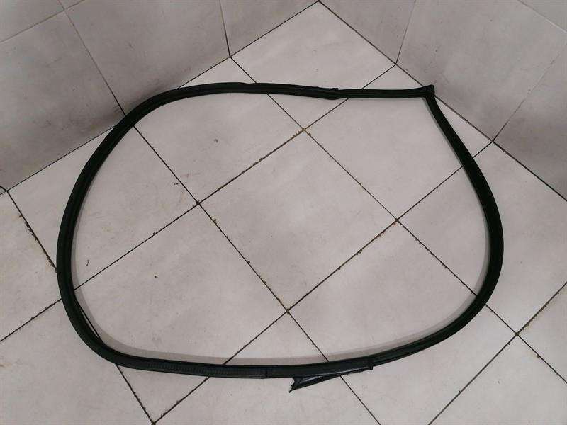 Porsche Boxster (981) Door Seal Porsche Cayman 718 left door seal 98153707506 d...