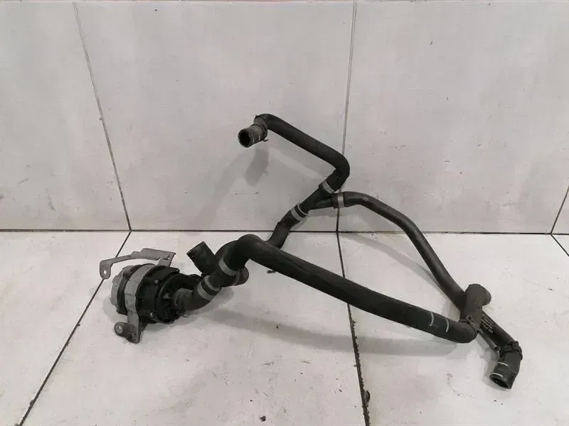 Porsche Boxster (981) Lisä- jäähdytyspumppu (turbo) Porsche Cayman 718 additional cooling pump 04L9...