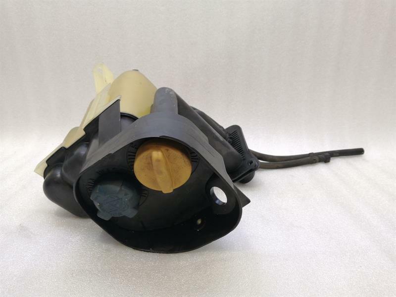 Porsche Boxster (986) Porsche Boxster 986 Expansion Tank 99610604707 Balancing Tank Cooling Water Body type: Convertible
Fuel: Petrol