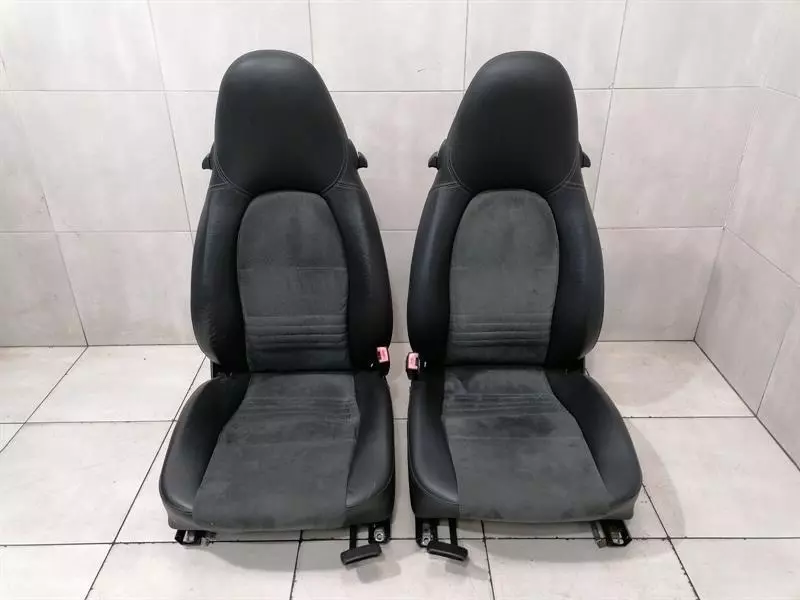 Porsche Boxster (986) Porsche Boxster 986 Seat Alcantara Seat Body type: Convertible
Fuel: Petrol