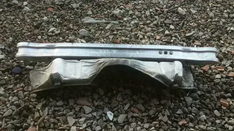 Porsche Boxster (987) задний бампер, штифт Porsche Boxster 987 rear bumper beam 9875052110...