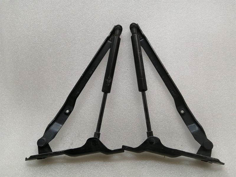 Porsche Boxster (987) Porsche Boxster 987 Bonnet Hinge SET 99751115101 Hood Hinge SET Body type: Convertible
Fuel: Petrol