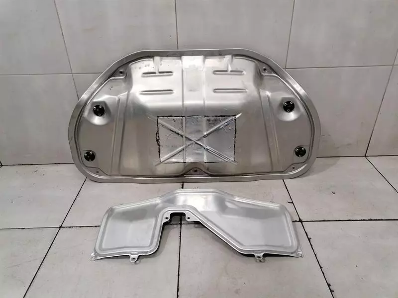 Porsche Boxster (987) Porsche Boxster 987 Engine Cover 98751321101 Engine Cover Body type: Convertible
Fuel: Petrol