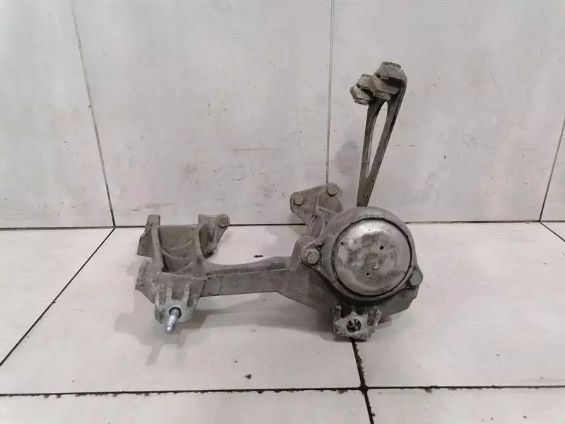 Porsche Boxster (986) Porsche Boxster 986 Left Subframe Rear 98633115108 Axle Frame Rear Axle Left Body type: Convertible
Fuel: Petrol