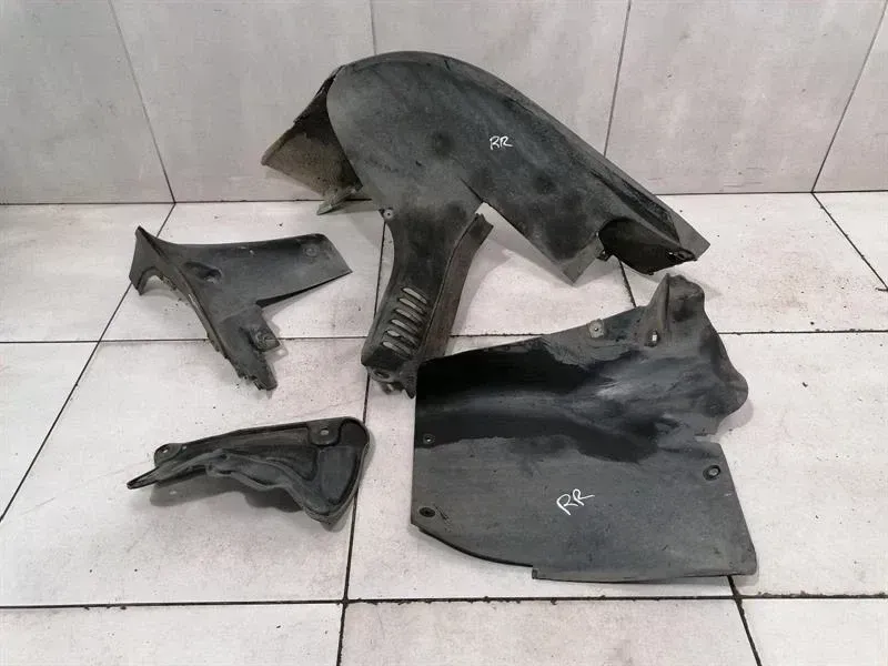 Porsche Boxster (987) PORSCHE BOXSTER 987 WHEEL ARCH LINER 98750583200 WHEEL ARCH COVER Body type: Convertible
Fuel: Petrol