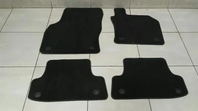 AUDI RS3 8V GOLVMATTA MATT SET 8V2864435F HÖGERDRIVNING RHD